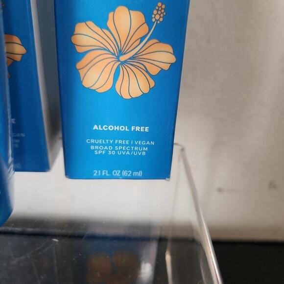 TWO Hawaiian Tropic Weightless Hydration Face SPF 30 Sunscreen Mist for Face - Picture 4 of 5